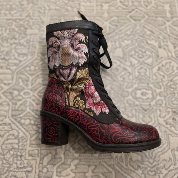 L'ARTISTE Casandra Lace Up Bootie 9 - Picture 8 of 16